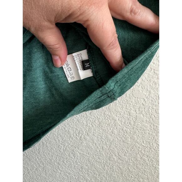 NWOT Women's Short Sleeve Round Neck T-Shirt Button Decal on Back Medium - Picture 5 of 12